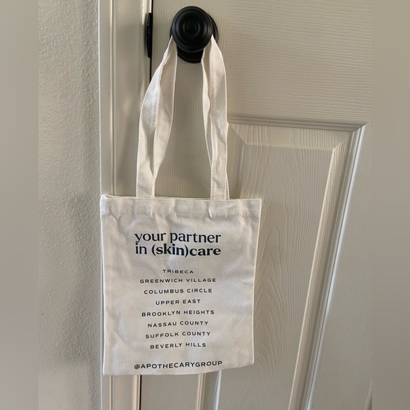 NWOT beige canvas tote bag with snap closure - Picture 2 of 5